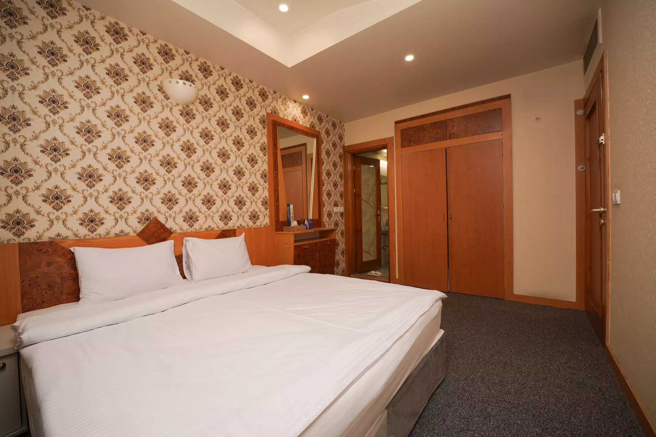 Alibaba https://cdn.alibaba.ir/ostorage/hotel-accommodation-images/69300d6142794e78685ec371_دو تخته دبل (2).webp